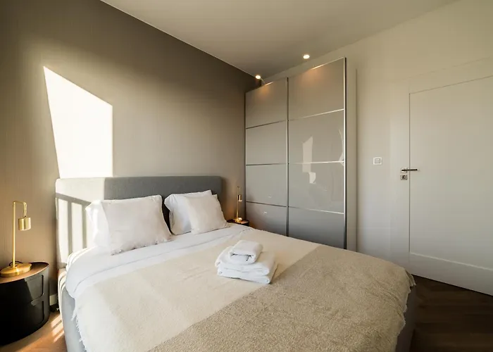 Warta River Glamour By Bookinghost * Poznań