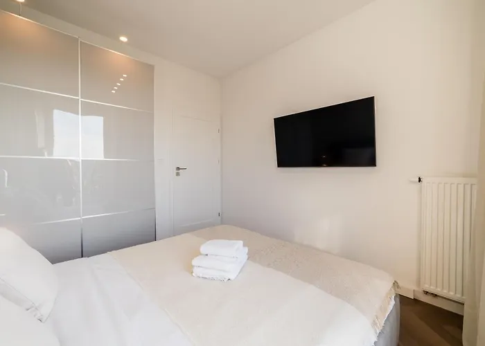 Warta River Glamour By Bookinghost * Poznan